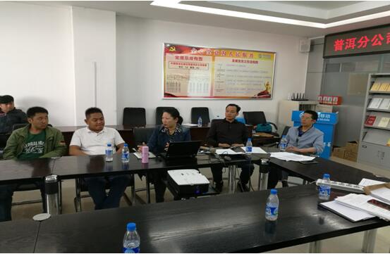 918博天堂集团公司副总田钢（右一）办公室主任宋洋（右三）在安全培训会上。